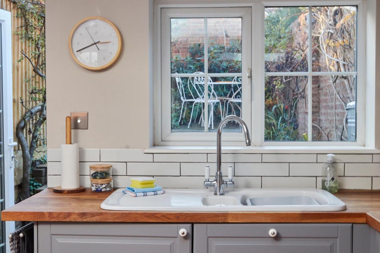 Windlass Cottage Lymington Bagian luar foto