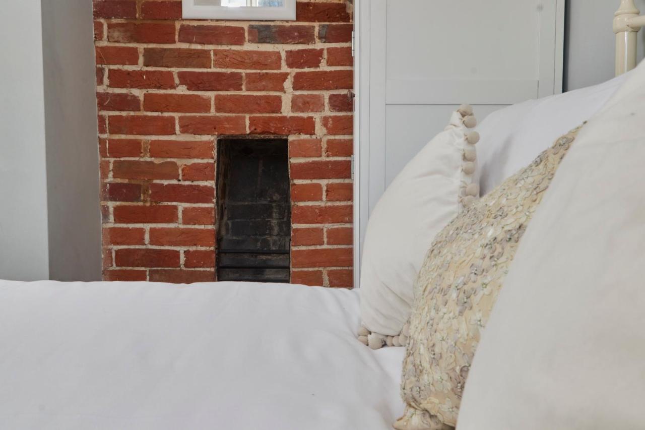 Windlass Cottage Lymington Bagian luar foto