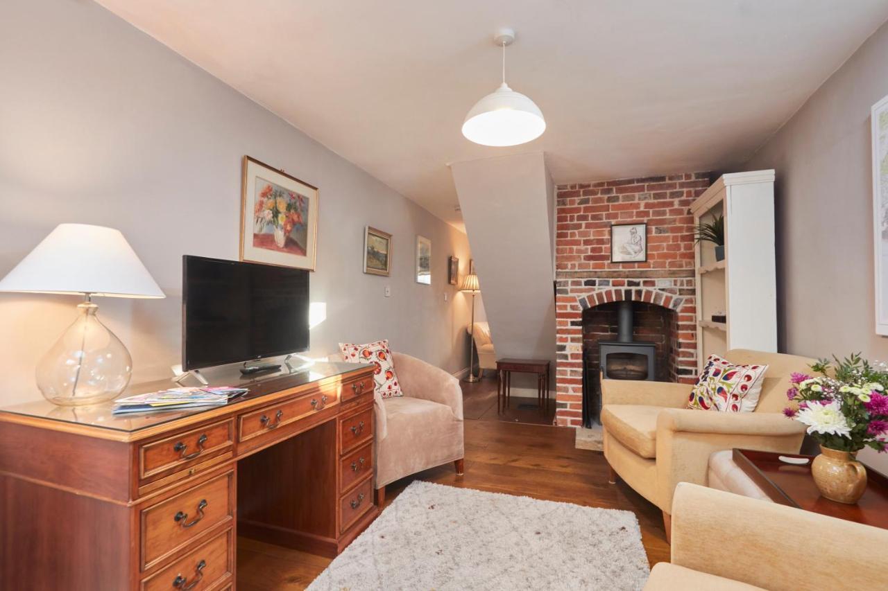 Windlass Cottage Lymington Bagian luar foto
